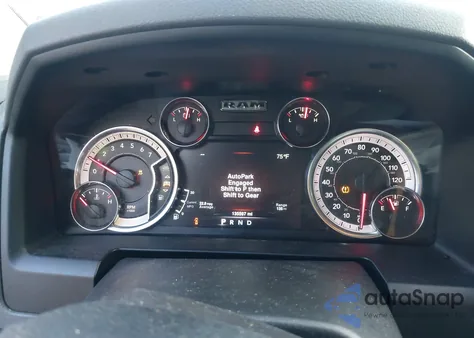 2020 Ram 1500 Classic Tradesman 4X2 6'4 Box z USA, uszkodzony, nr VIN 1C6RR6FG8LS160972